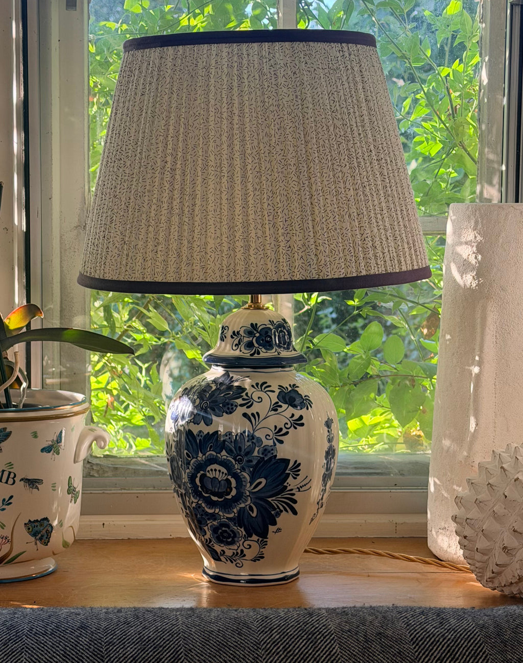 Vintage Delft Style Ceramic Lamp