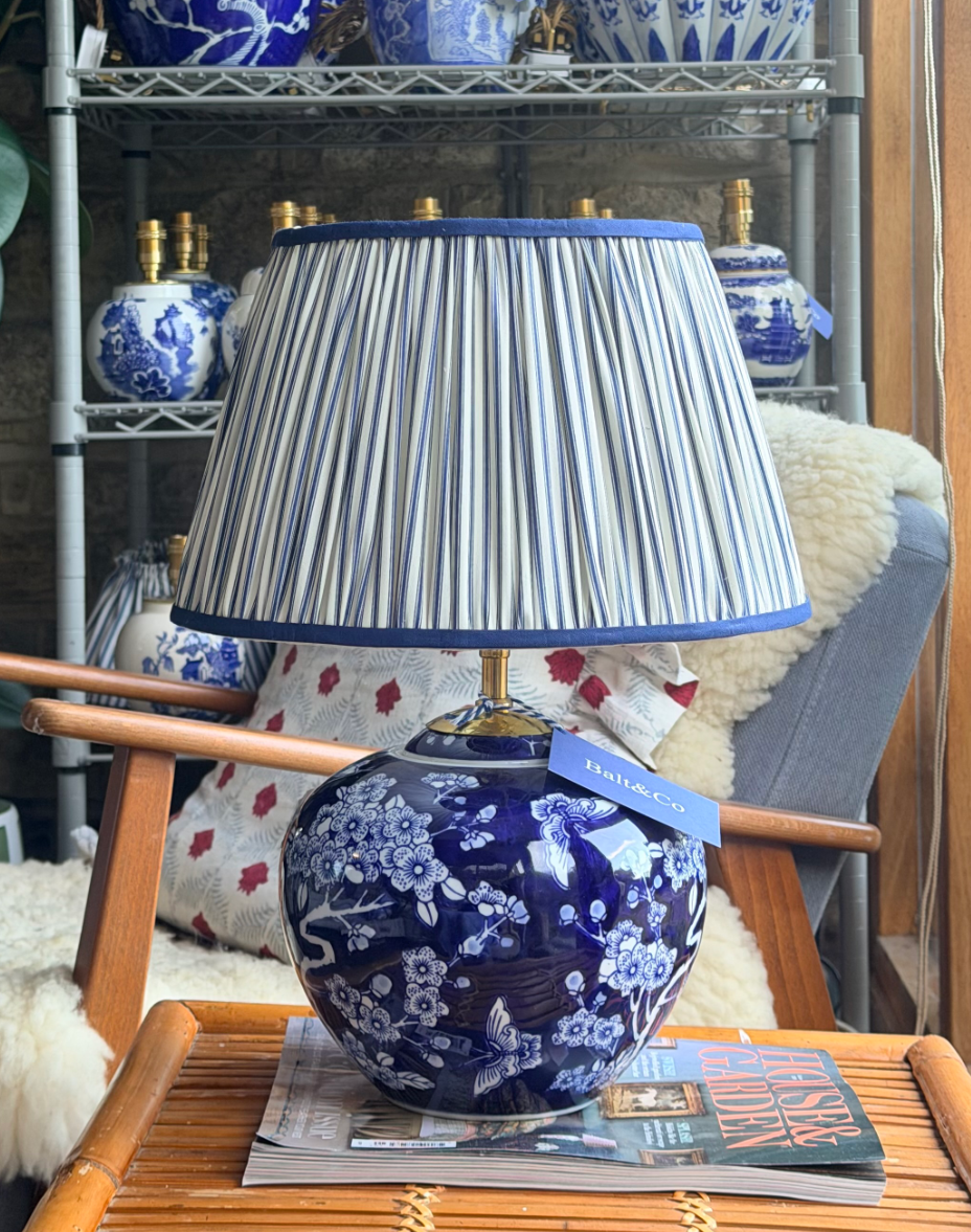 Antique Chinese Style Floral Lamp