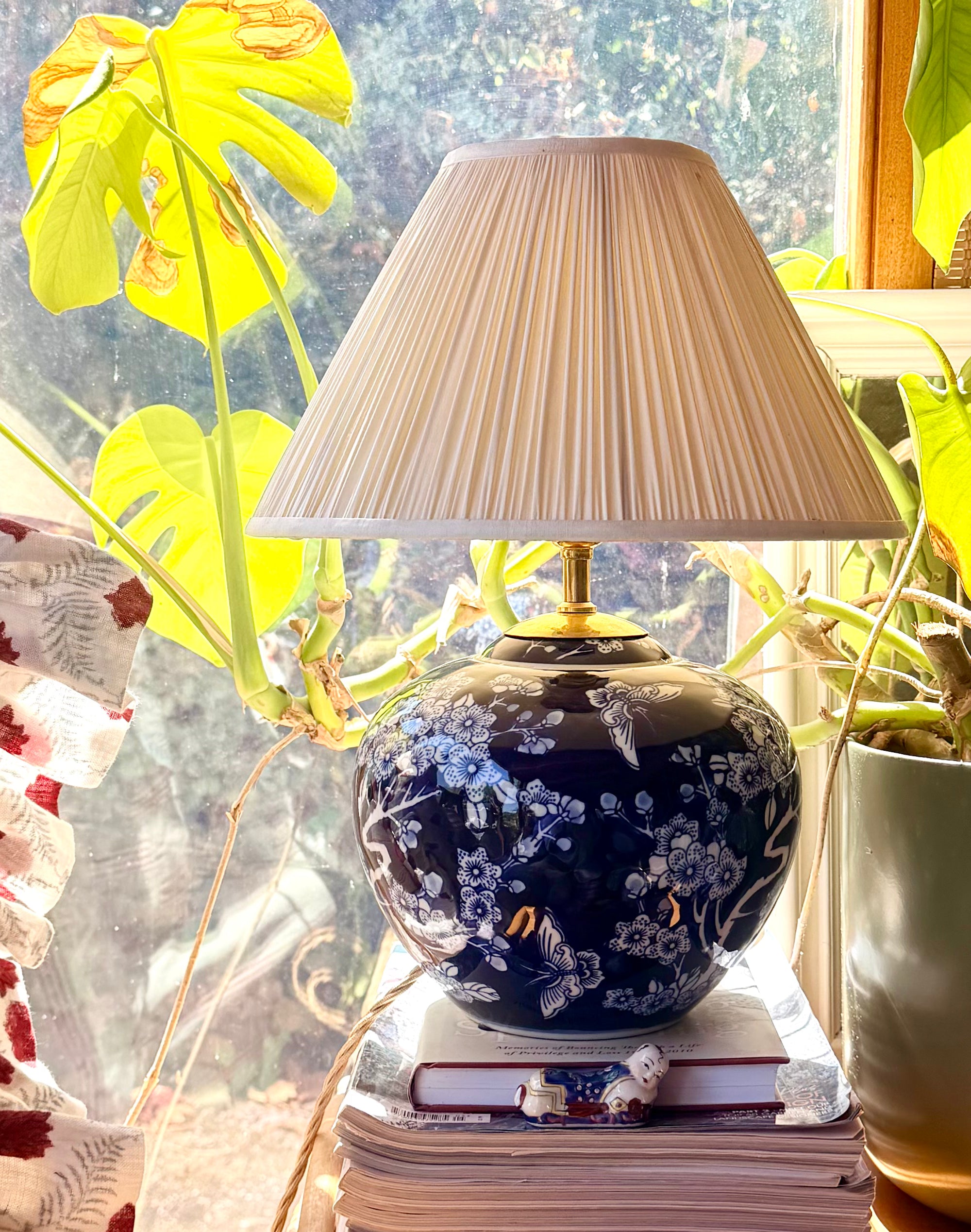 Antique Chinese Style Floral Lamp